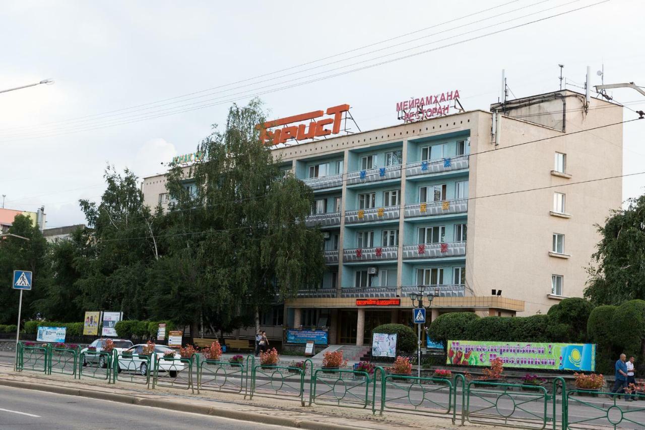 Tourist Hotel Uszty-Kamenogorszk Kültér fotó