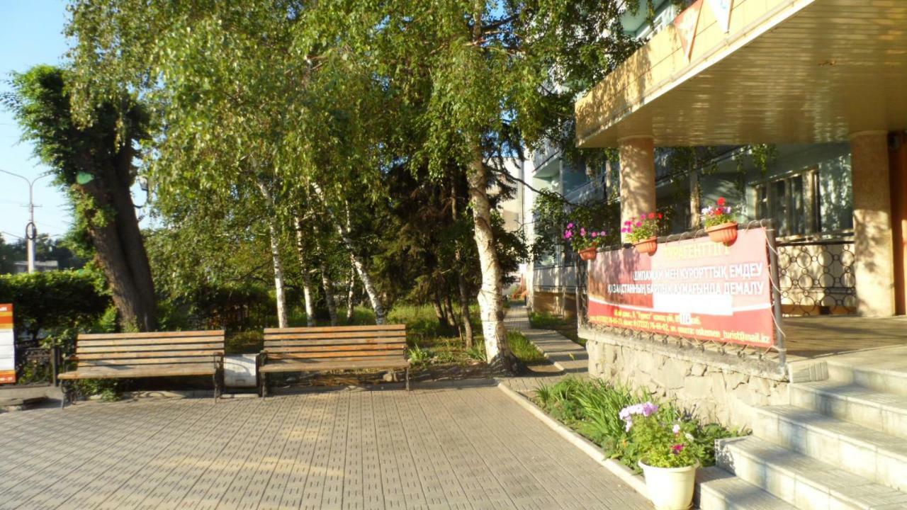 Tourist Hotel Uszty-Kamenogorszk Kültér fotó